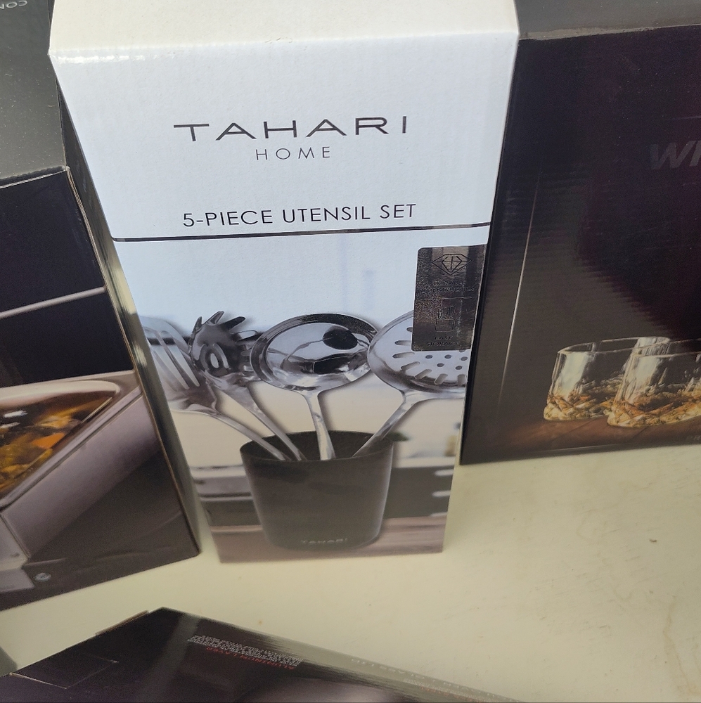 Tahari Home 5-Piece Utensil Set - Silver and Black